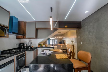 Casa à venda com 210m², 3 quartos e 2 vagas Casa à venda com 210m², 3 quartos e 2 vagasCozinha e Área de Serviço