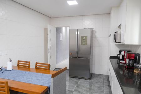 Casa à venda com 250m², 4 quartos e 4 vagas Casa à venda com 250m², 4 quartos e 4 vagasCozinha