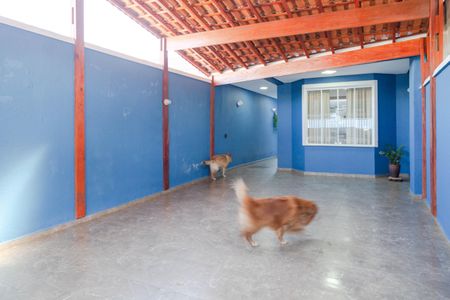 Casa à venda com 250m², 4 quartos e 4 vagas Casa à venda com 250m², 4 quartos e 4 vagasGaragem