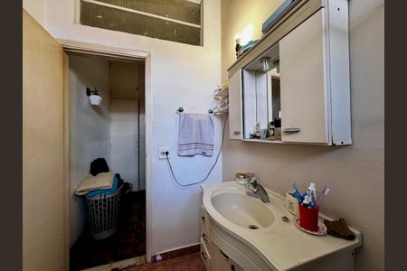 Casa à venda com 430m², 5 quartos e 6 vagas Casa à venda com 430m², 5 quartos e 6 vagasBanheiro Suíte 1