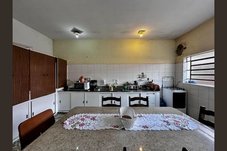 Casa à venda com 430m², 5 quartos e 6 vagas Casa à venda com 430m², 5 quartos e 6 vagasCozinha