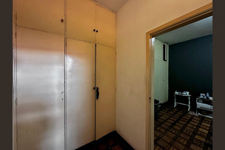 Casa à venda com 430m², 5 quartos e 6 vagas Casa à venda com 430m², 5 quartos e 6 vagasCloset Suíte 1