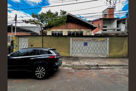 Casa à venda com 430m², 5 quartos e 6 vagas Casa à venda com 430m², 5 quartos e 6 vagasFachada