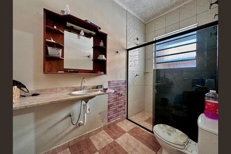 Casa à venda com 430m², 5 quartos e 6 vagas Casa à venda com 430m², 5 quartos e 6 vagasBanheiro Suíte 2