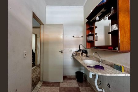 Casa à venda com 430m², 5 quartos e 6 vagas Casa à venda com 430m², 5 quartos e 6 vagasBanheiro Suíte 2