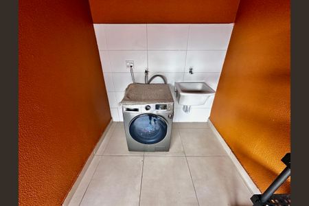 Casa à venda com 430m², 5 quartos e 6 vagas Casa à venda com 430m², 5 quartos e 6 vagasÁrea de Serviço