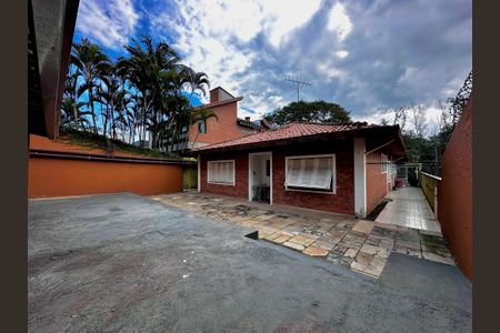 Casa à venda com 430m², 5 quartos e 6 vagas Casa à venda com 430m², 5 quartos e 6 vagasQuintal