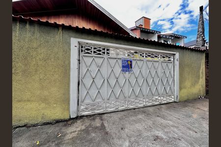 Casa à venda com 430m², 5 quartos e 6 vagas Casa à venda com 430m², 5 quartos e 6 vagasFachada