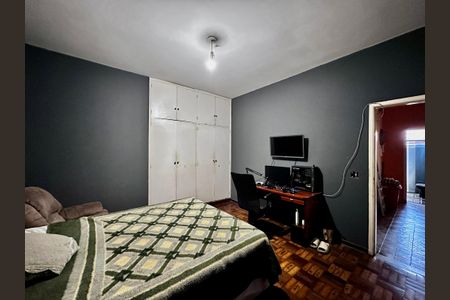 Casa à venda com 430m², 5 quartos e 6 vagas Casa à venda com 430m², 5 quartos e 6 vagasQuarto 2