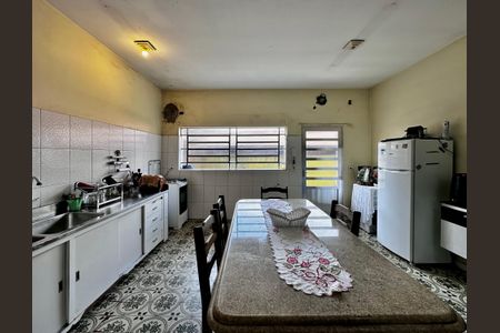 Casa à venda com 430m², 5 quartos e 6 vagas Casa à venda com 430m², 5 quartos e 6 vagasCozinha