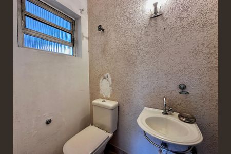 Casa à venda com 430m², 5 quartos e 6 vagas Casa à venda com 430m², 5 quartos e 6 vagasLavabo