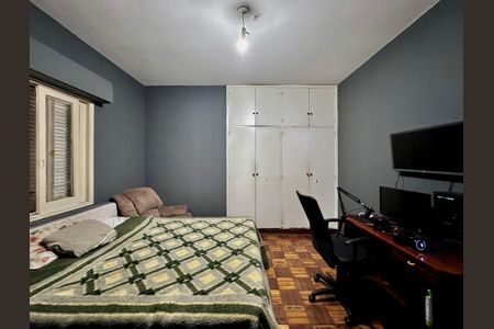 Casa à venda com 430m², 5 quartos e 6 vagas Casa à venda com 430m², 5 quartos e 6 vagasQuarto 2