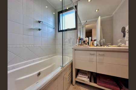 Apartamento à venda com 109m², 2 quartos e 3 vagasBanheiro Suíte 2