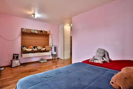 Casa à venda com 454m², 4 quartos e 4 vagasSuíte