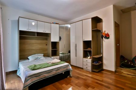 Casa à venda com 454m², 4 quartos e 4 vagasSuíte 2