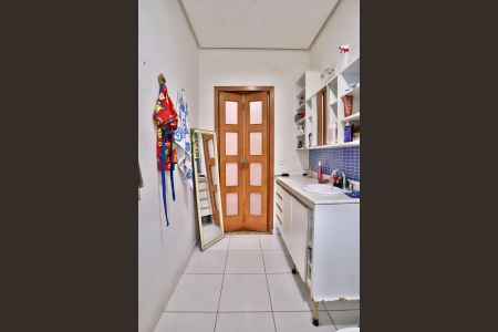 Casa à venda com 454m², 4 quartos e 4 vagasBanheiro Suíte