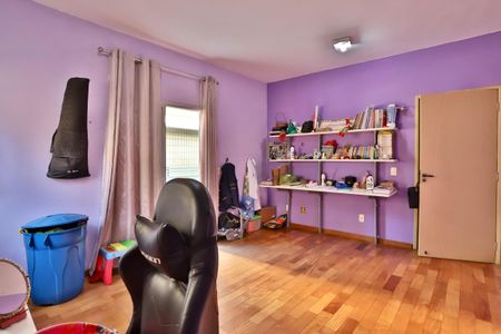 Casa à venda com 454m², 4 quartos e 4 vagasQuarto 2