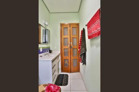 Casa à venda com 454m², 4 quartos e 4 vagasBanheiro Suíte 2