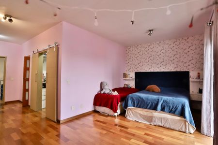 Casa à venda com 454m², 4 quartos e 4 vagasSuíte