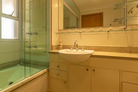 Apartamento para alugar com 198m², 4 quartos e 3 vagas Apartamento para alugar com 198m², 4 quartos e 3 vagasBanheiro da Suíte 3