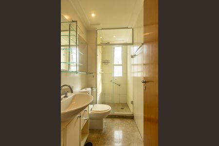 Apartamento para alugar com 198m², 4 quartos e 3 vagas Apartamento para alugar com 198m², 4 quartos e 3 vagasBanheiro da Suíte 2