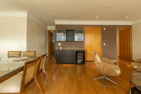 Apartamento para alugar com 198m², 4 quartos e 3 vagas Apartamento para alugar com 198m², 4 quartos e 3 vagasSala