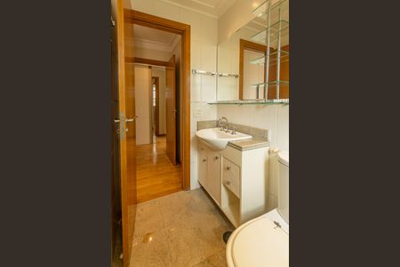 Apartamento para alugar com 198m², 4 quartos e 3 vagas Apartamento para alugar com 198m², 4 quartos e 3 vagasBanheiro da Suíte 2