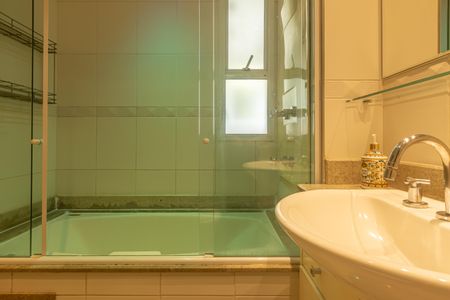 Apartamento para alugar com 198m², 4 quartos e 3 vagas Apartamento para alugar com 198m², 4 quartos e 3 vagasBanheiro da Suíte 3