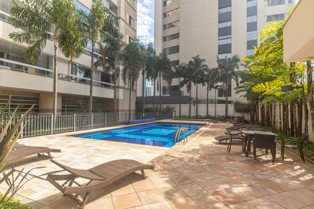 Apartamento para alugar com 198m², 4 quartos e 3 vagas Apartamento para alugar com 198m², 4 quartos e 3 vagasÁrea comum - Piscina