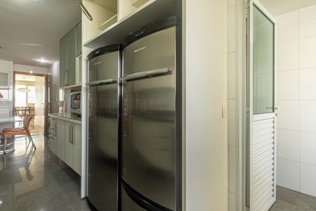 Apartamento para alugar com 198m², 4 quartos e 3 vagas Apartamento para alugar com 198m², 4 quartos e 3 vagasCozinha