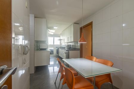 Apartamento para alugar com 198m², 4 quartos e 3 vagas Apartamento para alugar com 198m², 4 quartos e 3 vagasCozinha