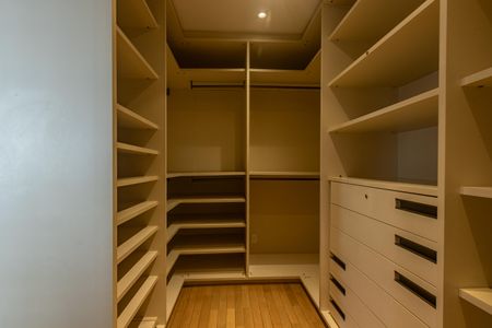 Apartamento para alugar com 198m², 4 quartos e 3 vagas Apartamento para alugar com 198m², 4 quartos e 3 vagasCloset da Suíte 3