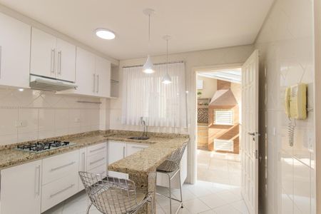 Casa para alugar com 200m², 4 quartos e 2 vagas Casa para alugar com 200m², 4 quartos e 2 vagasCozinha