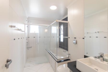 Casa para alugar com 200m², 4 quartos e 2 vagas Casa para alugar com 200m², 4 quartos e 2 vagasBanheiro da Suíte 3