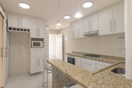 Casa para alugar com 200m², 4 quartos e 2 vagas Casa para alugar com 200m², 4 quartos e 2 vagasCozinha