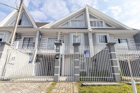 Casa para alugar com 200m², 4 quartos e 2 vagas Casa para alugar com 200m², 4 quartos e 2 vagasFachada