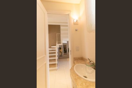 Casa para alugar com 200m², 4 quartos e 2 vagas Casa para alugar com 200m², 4 quartos e 2 vagasLavabo da Sala