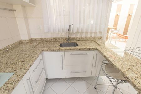 Casa para alugar com 200m², 4 quartos e 2 vagas Casa para alugar com 200m², 4 quartos e 2 vagasCozinha