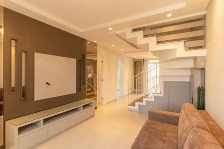 Casa para alugar com 200m², 4 quartos e 2 vagas Casa para alugar com 200m², 4 quartos e 2 vagasSala