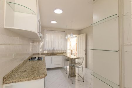 Casa para alugar com 200m², 4 quartos e 2 vagas Casa para alugar com 200m², 4 quartos e 2 vagasCozinha