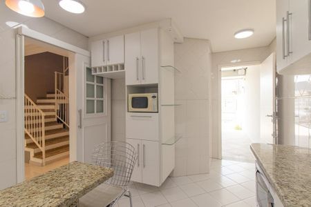 Casa para alugar com 200m², 4 quartos e 2 vagas Casa para alugar com 200m², 4 quartos e 2 vagasCozinha