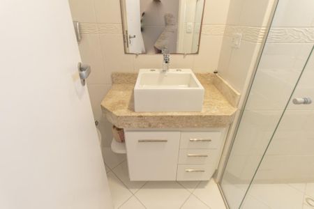 Casa para alugar com 200m², 4 quartos e 2 vagas Casa para alugar com 200m², 4 quartos e 2 vagasBanheiro Social