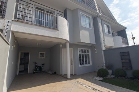 Casa para alugar com 200m², 4 quartos e 2 vagas Casa para alugar com 200m², 4 quartos e 2 vagasFachada