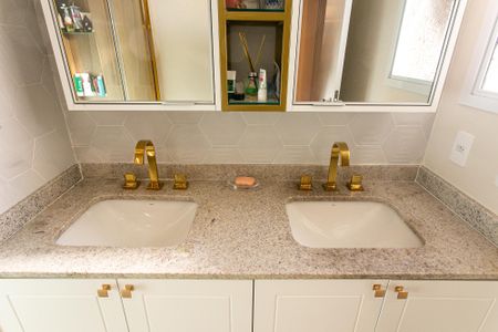 Apartamento à venda com 109m², 2 quartos e 2 vagasBanheiro da Suíte 1