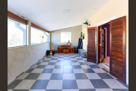 Casa para alugar com 362m², 5 quartos e 3 vagas Casa para alugar com 362m², 5 quartos e 3 vagasvaranda