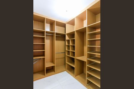 Casa para alugar com 362m², 5 quartos e 3 vagas Casa para alugar com 362m², 5 quartos e 3 vagasCloset