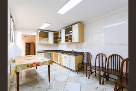 Casa para alugar com 362m², 5 quartos e 3 vagas Casa para alugar com 362m², 5 quartos e 3 vagasCozinha