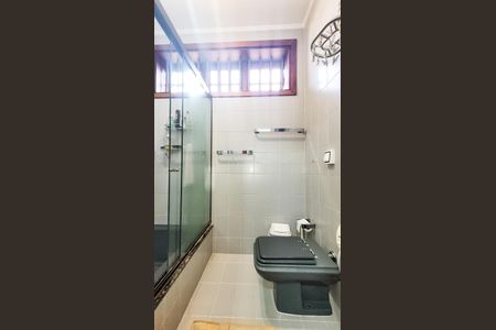 Casa à venda com 440m², 4 quartos e 6 vagasBanheiro da Suíte 2