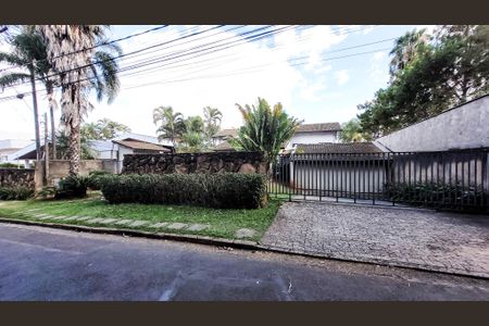 Casa à venda com 440m², 4 quartos e 6 vagasFachada