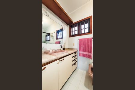 Casa à venda com 440m², 4 quartos e 6 vagasBanheiro da Suíte 1